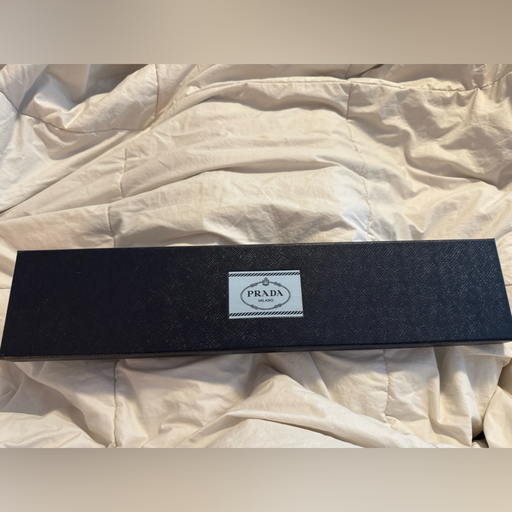 PRADA PETAL PINK
PLEXIGLASS ART DECO
CRYSTAL STRAP